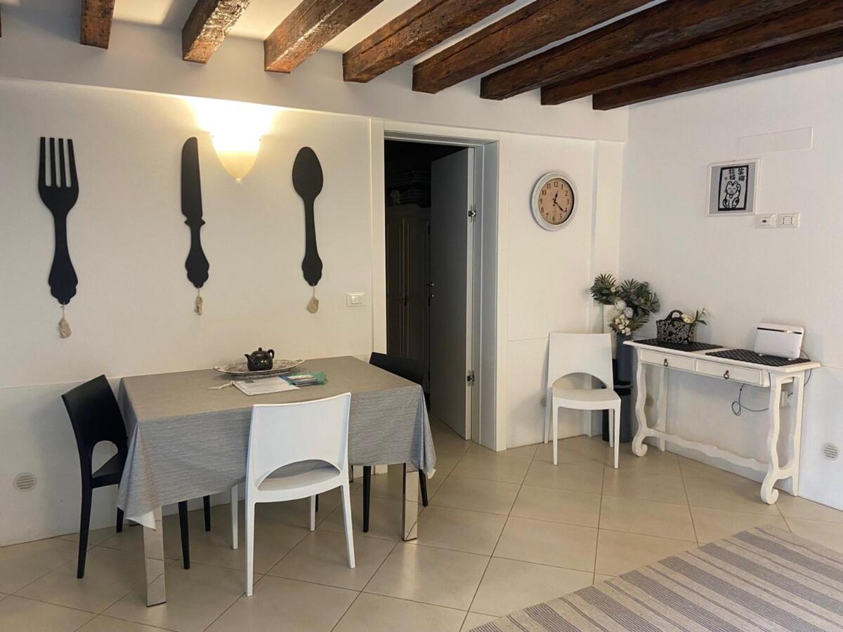 Apartamento Black & White Home, An Oasis In The Center Venecia